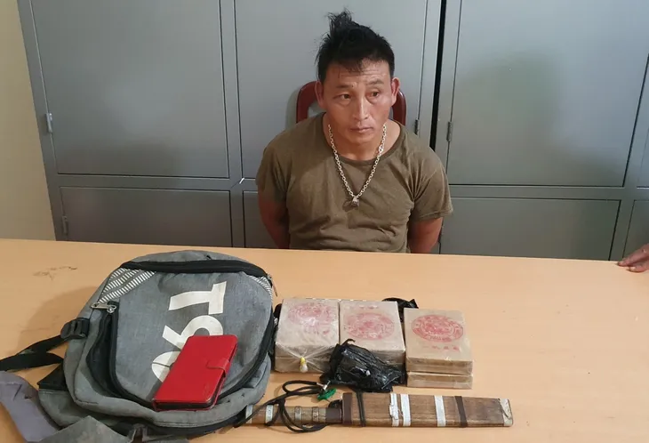Bắt giữ đối tượng mua bán, vận chuyển trái phép 6 bánh heroin - Ảnh 1. Bắt giữ đối tượng mua bán, vận chuyển trái phép 6 bánh heroin - Ảnh 1.