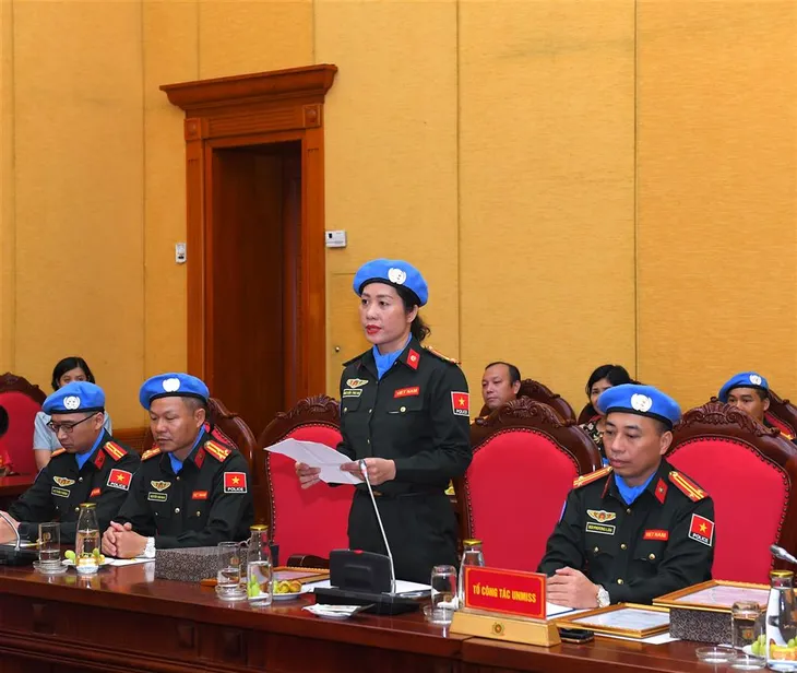 3 sĩ quan công an nhận nhiệm vụ gìn giữ hòa bình LHQ - Ảnh 1. 3 sĩ quan công an nhận nhiệm vụ gìn giữ hòa bình LHQ - Ảnh 1.