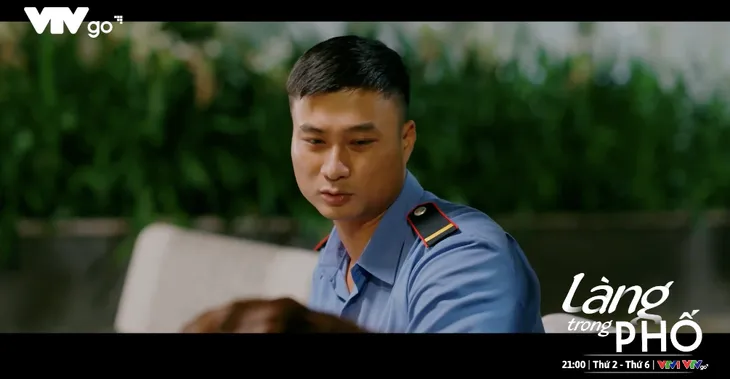 Làng trong phố - Tập 13: Buồn tủi vì cô đơn, Nhung muốn dựa vào vai Hiếu - Ảnh 4. Làng trong phố - Tập 13: Buồn tủi vì cô đơn, Nhung muốn dựa vào vai Hiếu - Ảnh 4.