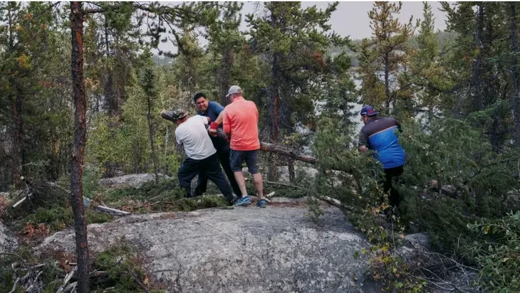 Cháy rừng ở Canada: Toàn bộ 20.000 cư dân thành phố Yellowknife sơ tán - Ảnh 2. Cháy rừng ở Canada: Toàn bộ 20.000 cư dân thành phố Yellowknife sơ tán - Ảnh 2.
