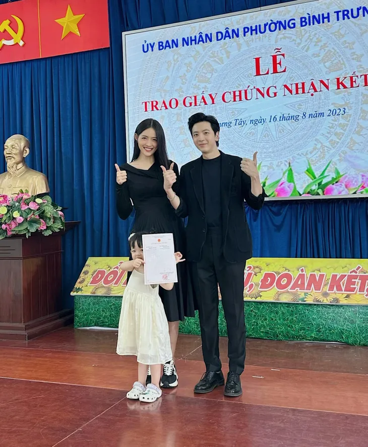 Á hậu Trương Mỹ Nhân và bạn trai đăng ký kết hôn, Kỳ Duyên gọi Minh Triệu là một nửa hoàn hảo - Ảnh 1. Á hậu Trương Mỹ Nhân và bạn trai đăng ký kết hôn, Kỳ Duyên gọi Minh Triệu là một nửa hoàn hảo - Ảnh 1.