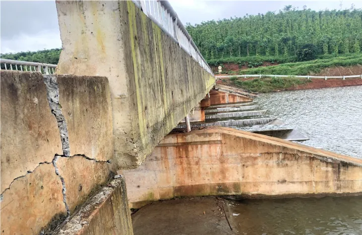 Khảo sát diễn biến sạt lở tại hồ Đắk NTing - Ảnh 3. Khảo sát diễn biến sạt lở tại hồ Đắk NTing - Ảnh 3.