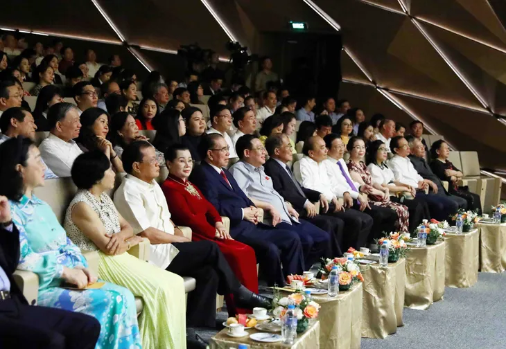 Hòa nhạc Đất nước niềm vui mang đến những cảm xúc đầy tự hào - Ảnh 4. Hòa nhạc Đất nước niềm vui mang đến những cảm xúc đầy tự hào - Ảnh 4.