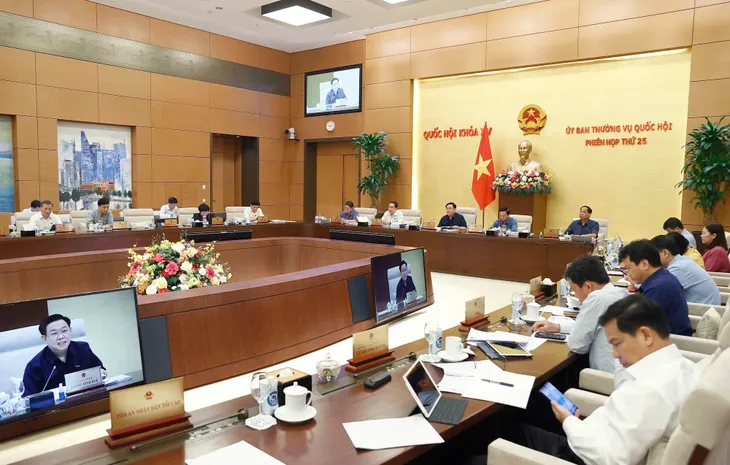 Tiếp tục hoàn thiện chính sách bảo hiểm xã hội - Ảnh 1. Tiếp tục hoàn thiện chính sách bảo hiểm xã hội - Ảnh 1.
