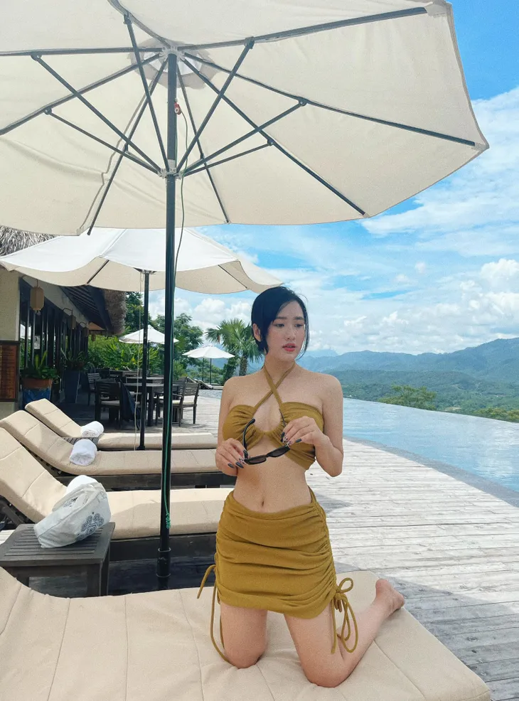 Ảnh đời thực quyến rũ của cô nàng tiểu tam phim Làng trong phố - Ảnh 14. Ảnh đời thực quyến rũ của cô nàng tiểu tam phim Làng trong phố - Ảnh 14.