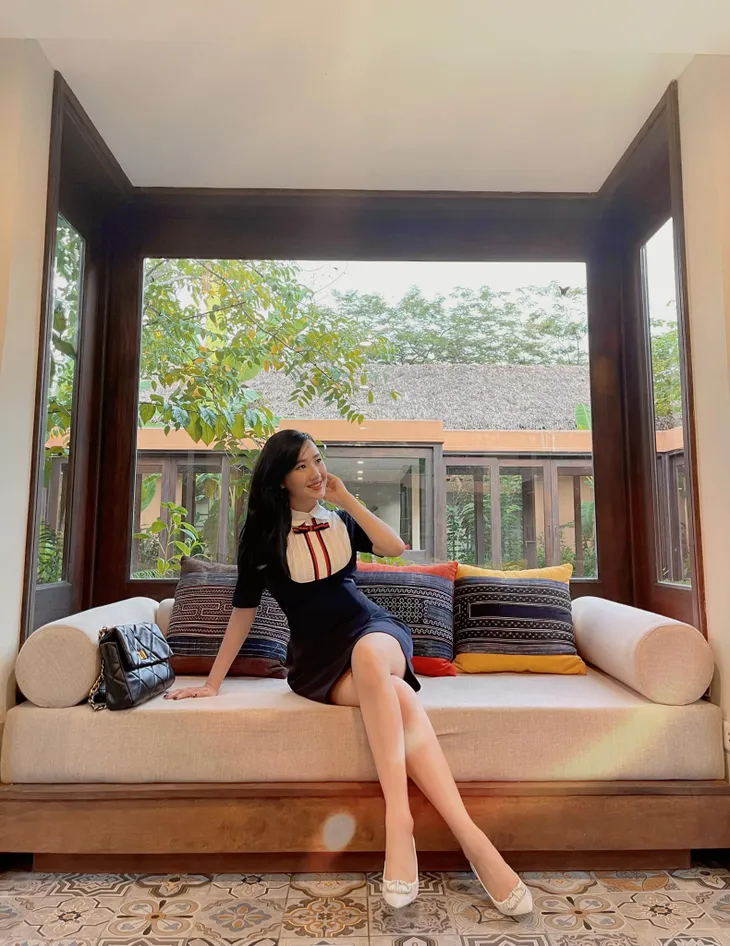 Ảnh đời thực quyến rũ của cô nàng tiểu tam phim Làng trong phố - Ảnh 13. Ảnh đời thực quyến rũ của cô nàng tiểu tam phim Làng trong phố - Ảnh 13.