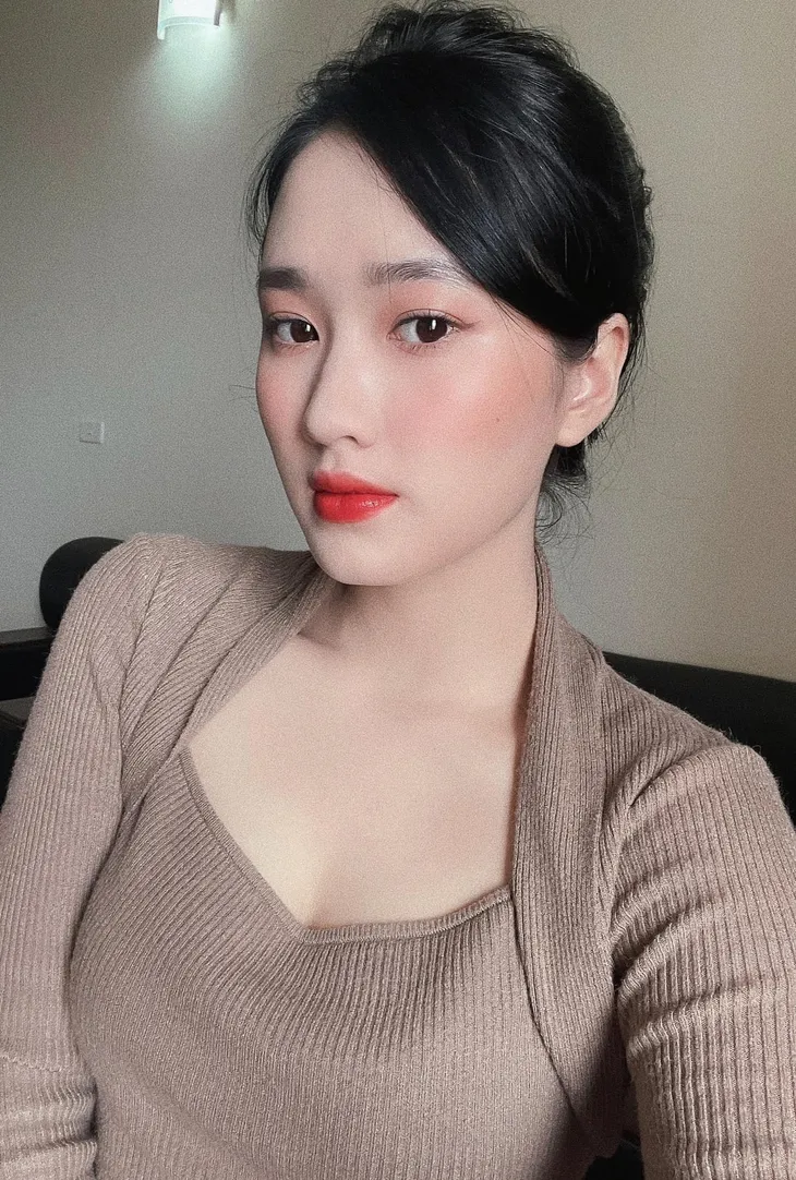 Ảnh đời thực quyến rũ của cô nàng tiểu tam phim Làng trong phố - Ảnh 12. Ảnh đời thực quyến rũ của cô nàng tiểu tam phim Làng trong phố - Ảnh 12.