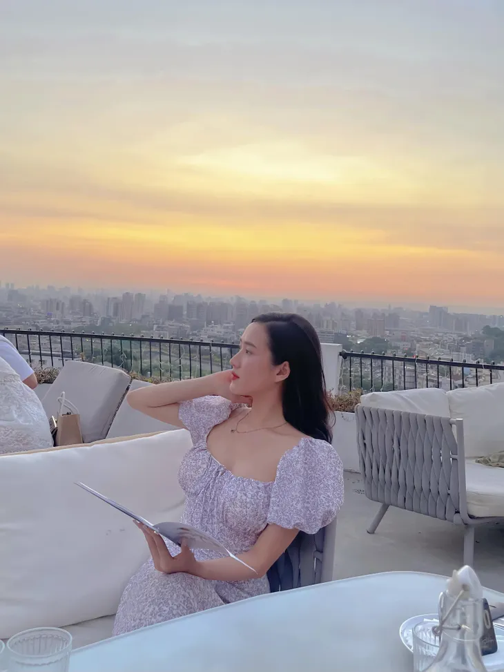 Ảnh đời thực quyến rũ của cô nàng tiểu tam phim Làng trong phố - Ảnh 8. Ảnh đời thực quyến rũ của cô nàng tiểu tam phim Làng trong phố - Ảnh 8.
