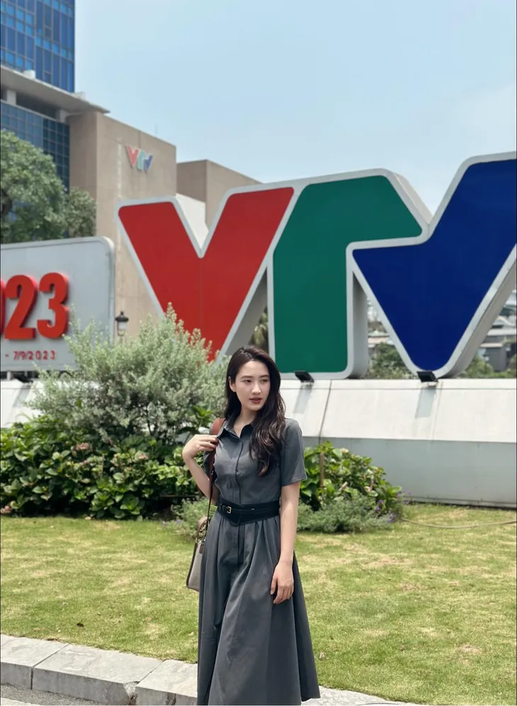 Ảnh đời thực quyến rũ của cô nàng tiểu tam phim Làng trong phố - Ảnh 4. Ảnh đời thực quyến rũ của cô nàng tiểu tam phim Làng trong phố - Ảnh 4.