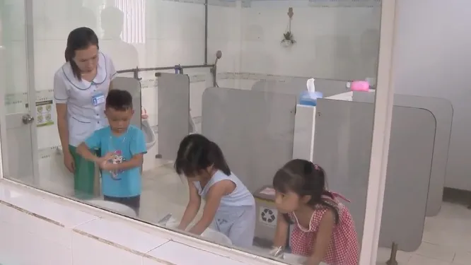 Chủ động phòng dịch bệnh trước năm học mới - Ảnh 3. Chủ động phòng dịch bệnh trước năm học mới - Ảnh 3.