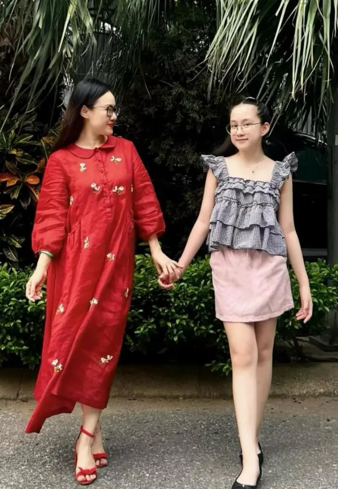 NSƯT Đỗ Kỷ mừng sinh nhật bà xã Lan Hương, Thu Quỳnh trở lại phim trường - Ảnh 4. NSƯT Đỗ Kỷ mừng sinh nhật bà xã Lan Hương, Thu Quỳnh trở lại phim trường - Ảnh 4.
