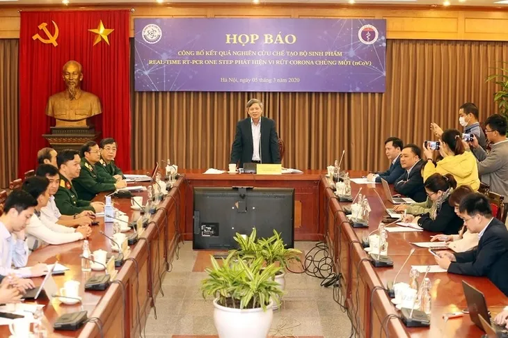 Tổng Giám đốc Việt Á đưa bao nhiêu tiền cho 2 cựu Bộ trưởng? - Ảnh 1. Tổng Giám đốc Việt Á đưa bao nhiêu tiền cho 2 cựu Bộ trưởng? - Ảnh 1.