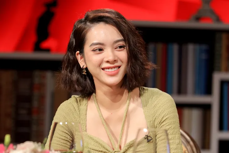 NSƯT Đỗ Kỷ mừng sinh nhật bà xã Lan Hương, Thu Quỳnh trở lại phim trường - Ảnh 7. NSƯT Đỗ Kỷ mừng sinh nhật bà xã Lan Hương, Thu Quỳnh trở lại phim trường - Ảnh 7.