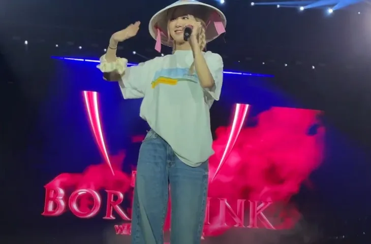 Rosé (BLACKPINK) đội nón lá Việt Nam trong buổi diễn tập tại Las Vegas - Ảnh 1. Rosé (BLACKPINK) đội nón lá Việt Nam trong buổi diễn tập tại Las Vegas - Ảnh 1.