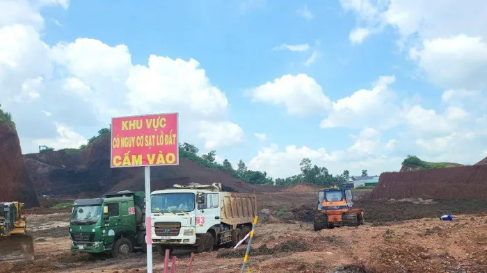Chống sạt lở phục vụ thi công cao tốc Phan Thiết - Dầu Giây - Ảnh 1. Chống sạt lở phục vụ thi công cao tốc Phan Thiết - Dầu Giây - Ảnh 1.