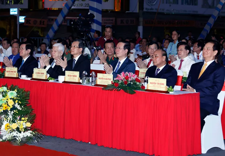 Chủ tịch nước Võ Văn Thưởng dự Lễ kỷ niệm 135 năm ngày sinh Chủ tịch Tôn Đức Thắng - Ảnh 1. Chủ tịch nước Võ Văn Thưởng dự Lễ kỷ niệm 135 năm ngày sinh Chủ tịch Tôn Đức Thắng - Ảnh 1.