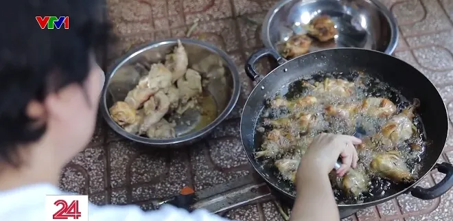 Ấm áp bếp sẻ chia của cô trò ĐH Luật TP Hồ Chí Minh - Ảnh 2. Ấm áp bếp sẻ chia của cô trò ĐH Luật TP Hồ Chí Minh - Ảnh 2.