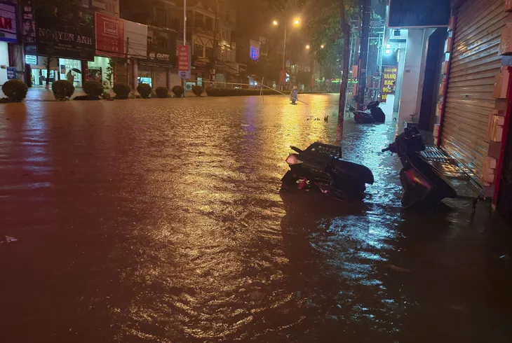 Mưa lớn kéo dài gây ngập úng cục bộ tại Điện Biên - Ảnh 2. Mưa lớn kéo dài gây ngập úng cục bộ tại Điện Biên - Ảnh 2.