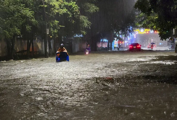 Mưa lớn kéo dài gây ngập úng cục bộ tại Điện Biên - Ảnh 5. Mưa lớn kéo dài gây ngập úng cục bộ tại Điện Biên - Ảnh 5.