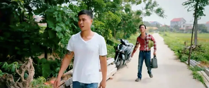Làng trong phố - Tập 3: Không muốn mang tiếng ăn bám vợ, Hiếu quyết tâm lên thành phố tìm việc - Ảnh 1. Làng trong phố - Tập 3: Không muốn mang tiếng ăn bám vợ, Hiếu quyết tâm lên thành phố tìm việc - Ảnh 1.