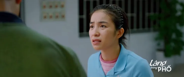 Làng trong phố - Tập 3: Hoài năn nỉ đội trưởng được nghỉ chăm con ốm - Ảnh 2. Làng trong phố - Tập 3: Hoài năn nỉ đội trưởng được nghỉ chăm con ốm - Ảnh 2.