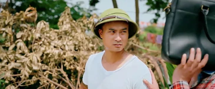 Làng trong phố - Tập 3: Không muốn mang tiếng ăn bám vợ, Hiếu quyết tâm lên thành phố tìm việc - Ảnh 3. Làng trong phố - Tập 3: Không muốn mang tiếng ăn bám vợ, Hiếu quyết tâm lên thành phố tìm việc - Ảnh 3.