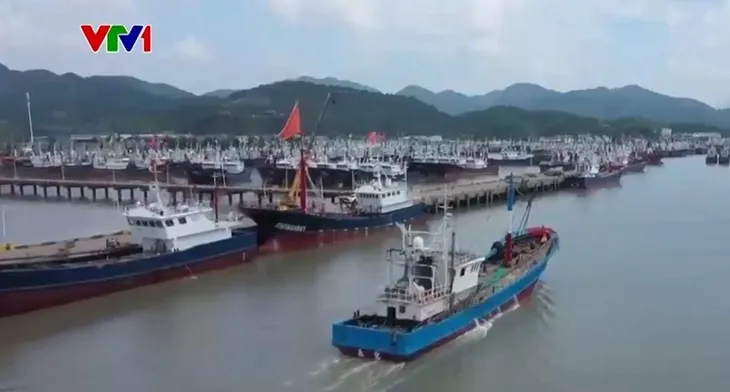 Trung Quốc nâng mức ứng phó bão Khanun - Ảnh 1. Trung Quốc nâng mức ứng phó bão Khanun - Ảnh 1.