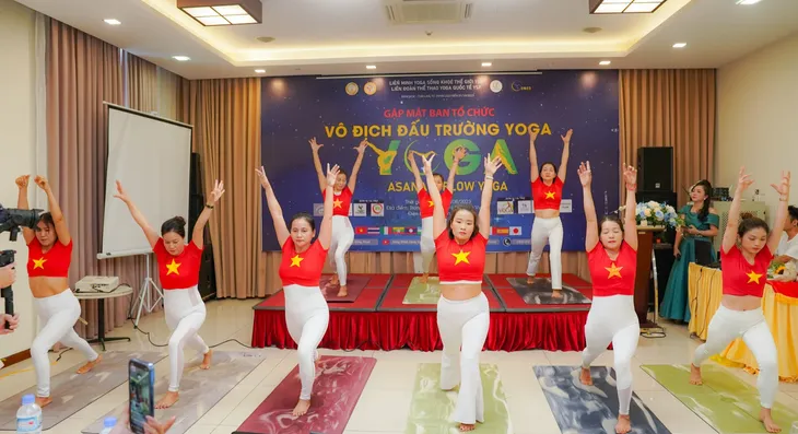 Lan tỏa và cổ vũ phong trào tập luyện Yoga trong cộng đồng - Ảnh 1. Lan tỏa và cổ vũ phong trào tập luyện Yoga trong cộng đồng - Ảnh 1.