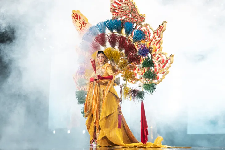 Ngắm bộ trang phục văn hóa dân tộc sẽ cùng tân Hoa hậu Hòa bình Việt Nam tham gia Miss Grand International 2023 - Ảnh 5. Ngắm bộ trang phục văn hóa dân tộc sẽ cùng tân Hoa hậu Hòa bình Việt Nam tham gia Miss Grand International 2023 - Ảnh 5.