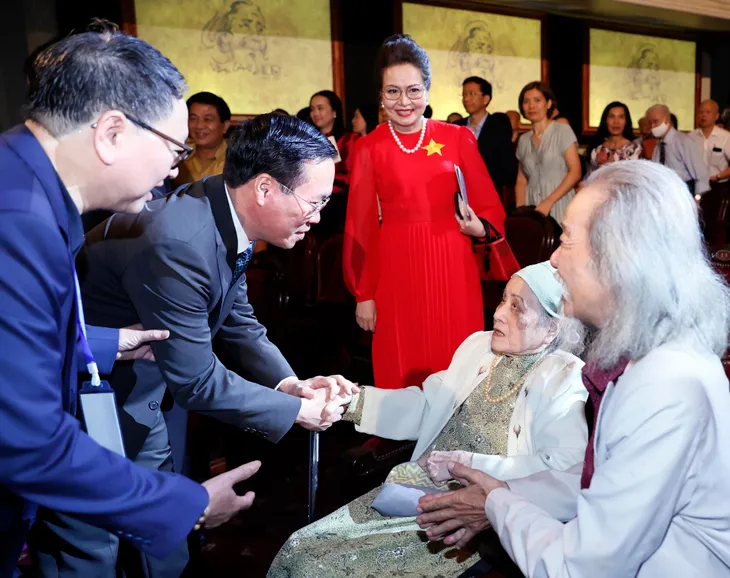 Đàn chim Việt: Lời cảm ơn thiêng liêng và xúc động gửi tới người nhạc sĩ của những bản hùng ca - Ảnh 1. Đàn chim Việt: Lời cảm ơn thiêng liêng và xúc động gửi tới người nhạc sĩ của những bản hùng ca - Ảnh 1.