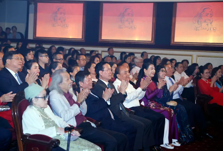 Đàn chim Việt: Lời cảm ơn thiêng liêng và xúc động gửi tới người nhạc sĩ của những bản hùng ca - Ảnh 2. Đàn chim Việt: Lời cảm ơn thiêng liêng và xúc động gửi tới người nhạc sĩ của những bản hùng ca - Ảnh 2.