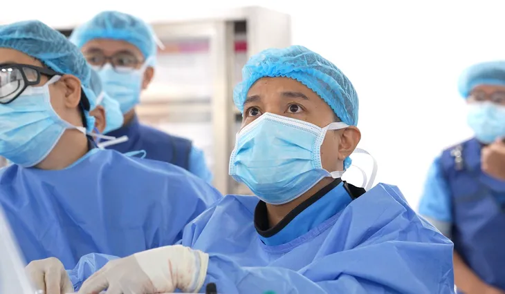 Bít lỗ thông tim phát hiện khi khám tai mũi họng - Ảnh 2. Bít lỗ thông tim phát hiện khi khám tai mũi họng - Ảnh 2.