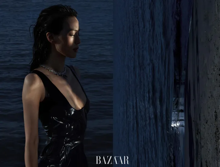Thư Kỳ và loạt hình ảnh ấn tượng trên Harpers Bazaar tháng 9 - Ảnh 12. Thư Kỳ và loạt hình ảnh ấn tượng trên Harpers Bazaar tháng 9 - Ảnh 12.