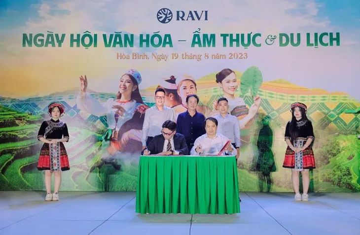 Về miền đất di sản Hoà Bình trải nghiệm Ngày hội văn hóa - ẩm thực và du lịch - Ảnh 5. Về miền đất di sản Hoà Bình trải nghiệm Ngày hội văn hóa - ẩm thực và du lịch - Ảnh 5.