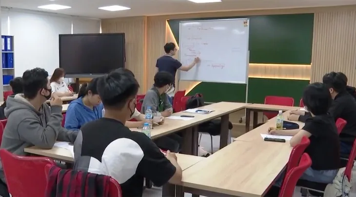 Thách thức lớn khi chưa tăng học phí đại học - Ảnh 1. Thách thức lớn khi chưa tăng học phí đại học - Ảnh 1.
