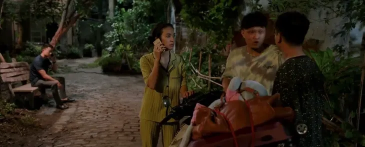 Làng trong phố - Tập 16: Không phải mất tích, Hiếu - Nhung ở nơi không ngờ, Hoài khóc hết nước mắt - Ảnh 1. Làng trong phố - Tập 16: Không phải mất tích, Hiếu - Nhung ở nơi không ngờ, Hoài khóc hết nước mắt - Ảnh 1.