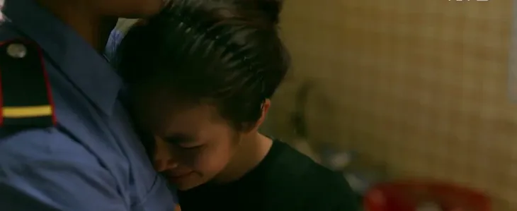 Làng trong phố - Tập 16: Không phải mất tích, Hiếu - Nhung ở nơi không ngờ, Hoài khóc hết nước mắt - Ảnh 10. Làng trong phố - Tập 16: Không phải mất tích, Hiếu - Nhung ở nơi không ngờ, Hoài khóc hết nước mắt - Ảnh 10.