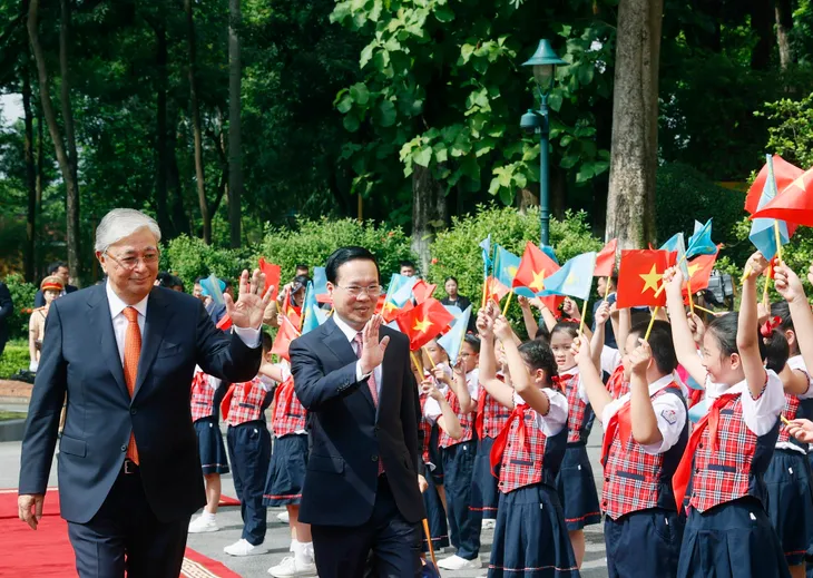 Chủ tịch nước Võ Văn Thưởng chủ trì Lễ đón chính thức Tổng thống Cộng hòa Kazakhstan - Ảnh 1. Chủ tịch nước Võ Văn Thưởng chủ trì Lễ đón chính thức Tổng thống Cộng hòa Kazakhstan - Ảnh 1.