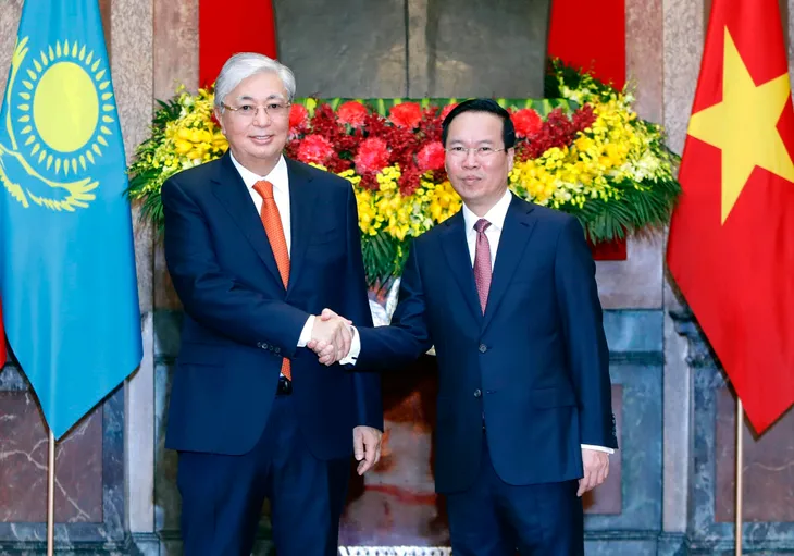 Chủ tịch nước Võ Văn Thưởng chủ trì Lễ đón chính thức Tổng thống Cộng hòa Kazakhstan - Ảnh 3. Chủ tịch nước Võ Văn Thưởng chủ trì Lễ đón chính thức Tổng thống Cộng hòa Kazakhstan - Ảnh 3.