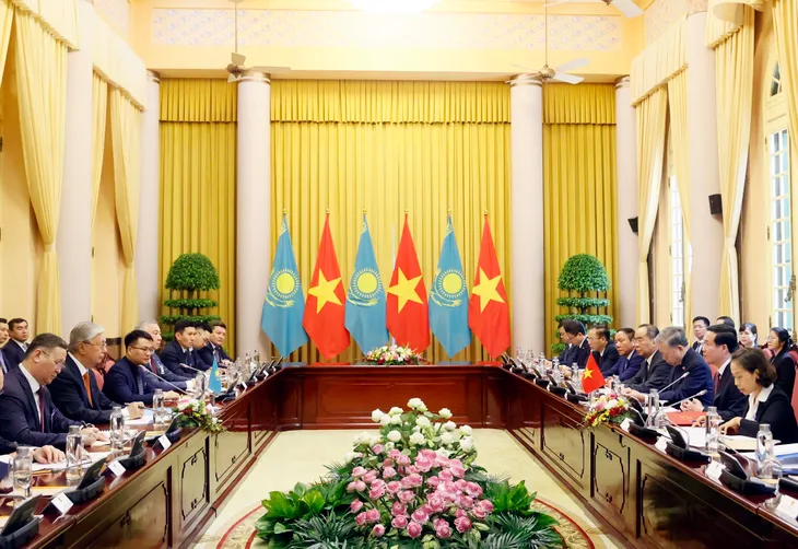 Chủ tịch nước Võ Văn Thưởng chủ trì Lễ đón chính thức Tổng thống Cộng hòa Kazakhstan - Ảnh 4. Chủ tịch nước Võ Văn Thưởng chủ trì Lễ đón chính thức Tổng thống Cộng hòa Kazakhstan - Ảnh 4.