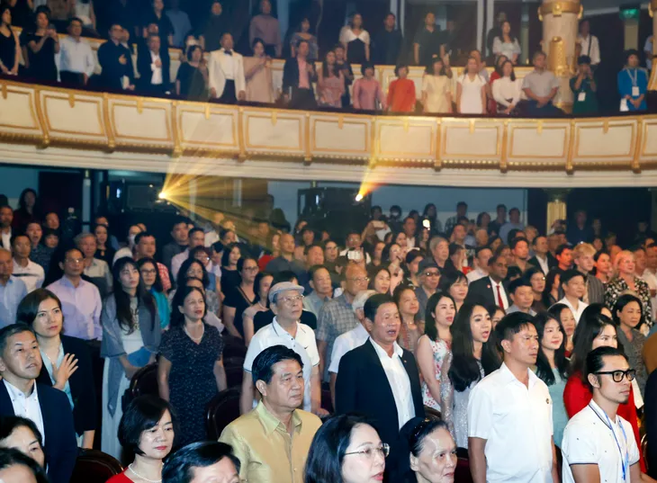 Đàn chim Việt - Đêm nhạc ấn tượng, xúc động tôn vinh nhạc sĩ Văn Cao - Ảnh 3. Đàn chim Việt - Đêm nhạc ấn tượng, xúc động tôn vinh nhạc sĩ Văn Cao - Ảnh 3.