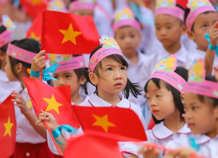 Hân hoan ngày đầu bé vào lớp 1 - Ảnh 7. Hân hoan ngày đầu bé vào lớp 1 - Ảnh 7.