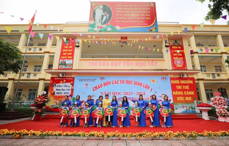 Hân hoan ngày đầu bé vào lớp 1 - Ảnh 9. Hân hoan ngày đầu bé vào lớp 1 - Ảnh 9.