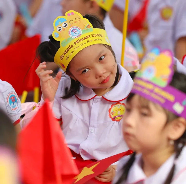 Hân hoan ngày đầu bé vào lớp 1 - Ảnh 4. Hân hoan ngày đầu bé vào lớp 1 - Ảnh 4.