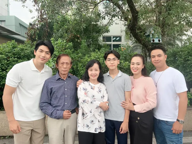 Linh đanh đá Về nhà đi con tái xuất trong phim cực hot về thời thanh xuân - Ảnh 1. Linh đanh đá Về nhà đi con tái xuất trong phim cực hot về thời thanh xuân - Ảnh 1.