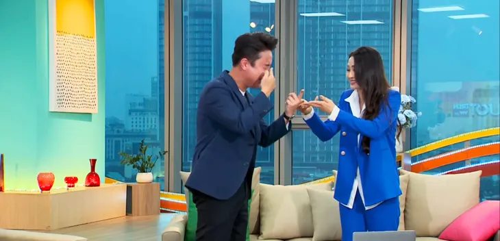 MC Sơn Lâm nhận cú tát điếng người từ MC Mù Tạt - Ảnh 2. MC Sơn Lâm nhận cú tát điếng người từ MC Mù Tạt - Ảnh 2.