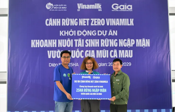 Đẩy mạnh dự án Cánh rừng Net Zero, Vinamilk khoanh nuôi tái sinh 25ha rừng ngập mặn Cà Mau - Ảnh 1. Đẩy mạnh dự án Cánh rừng Net Zero, Vinamilk khoanh nuôi tái sinh 25ha rừng ngập mặn Cà Mau - Ảnh 1.