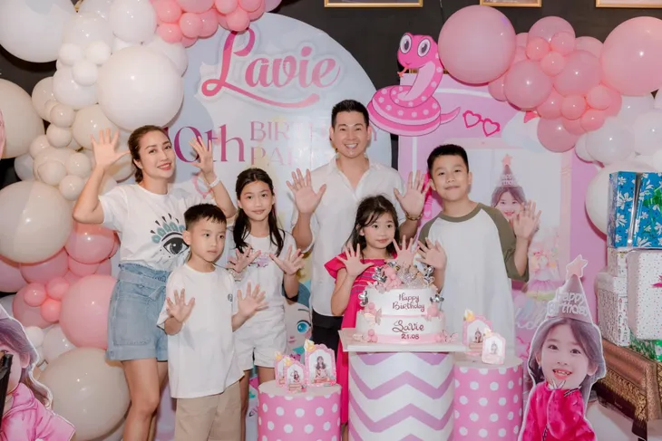 Maya trở lại ca hát sau thời gian dài ở ẩn, Á hậu Phương Nga đón tuổi mới hoành tráng - Ảnh 9. Maya trở lại ca hát sau thời gian dài ở ẩn, Á hậu Phương Nga đón tuổi mới hoành tráng - Ảnh 9.