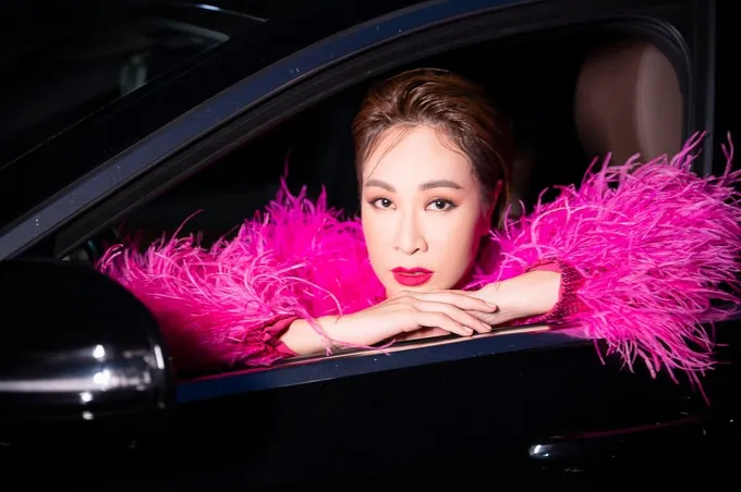 Uyên Linh 13 năm sau Vietnam Idol: Sắc vóc gợi cảm, kín tiếng hậu chia tay - Ảnh 4. Uyên Linh 13 năm sau Vietnam Idol: Sắc vóc gợi cảm, kín tiếng hậu chia tay - Ảnh 4.