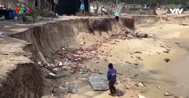 Miền Trung ứng phó với thiên tai bất thường - Ảnh 1. Miền Trung ứng phó với thiên tai bất thường - Ảnh 1.